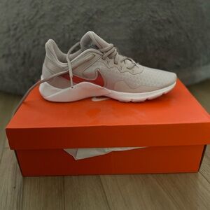 Nike Legend Essential 2 Sneakers